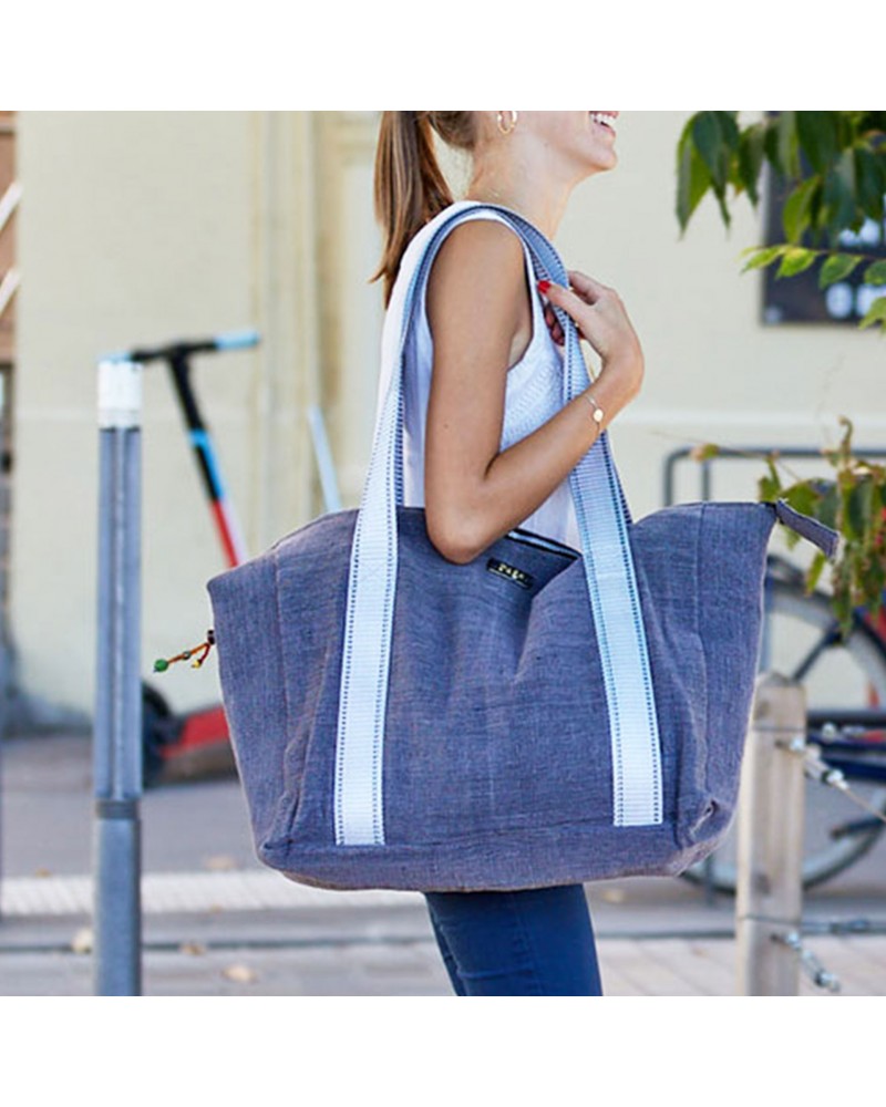 Big travel bag in organic cotton handwoven with recycled bags in Burkina Faso. Ethically made with love for people.